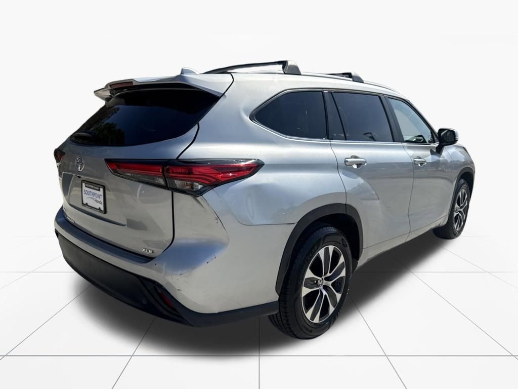 Used 2023 Toyota Highlander XLE image 9