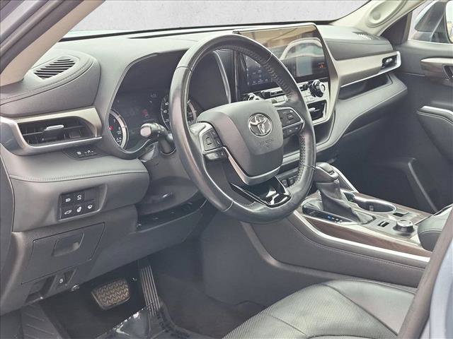 Used 2021 Toyota Highlander Limited AWD/4WD image 9