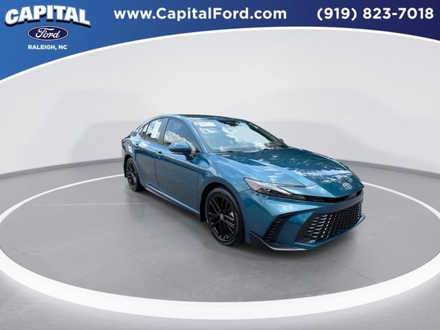 Used 2025 Toyota Camry SE w/ Convenience Package FWD image 2