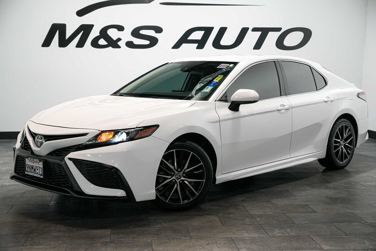 Used 2021 Toyota Camry SE FWD image 2