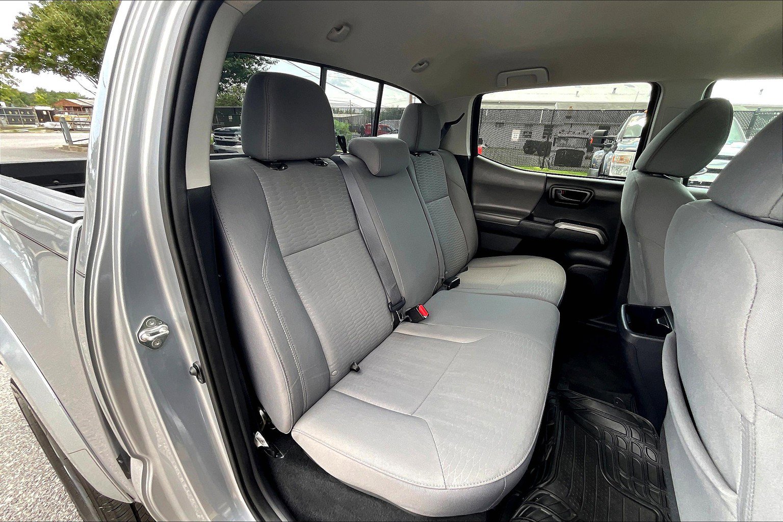 Used 2018 Toyota Tacoma SR5 RWD image 26