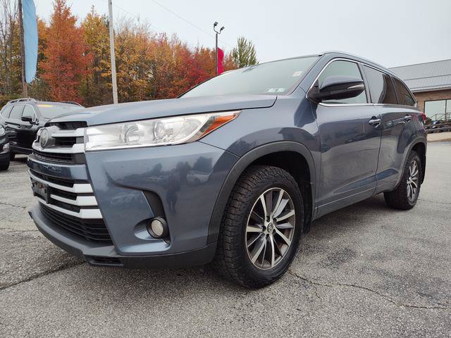 Used 2017 Toyota Highlander XLE AWD/4WD image 3