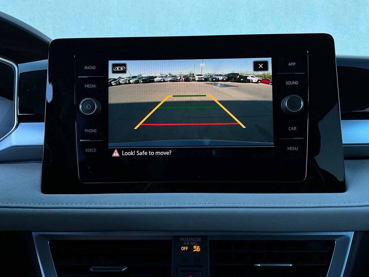 Used 2025 Volkswagen Taos SE image 33