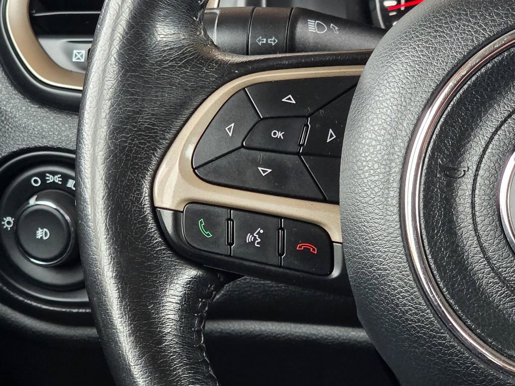 Used 2015 Jeep Renegade Latitude w/ Cold Weather Group II AWD/4WD image 17