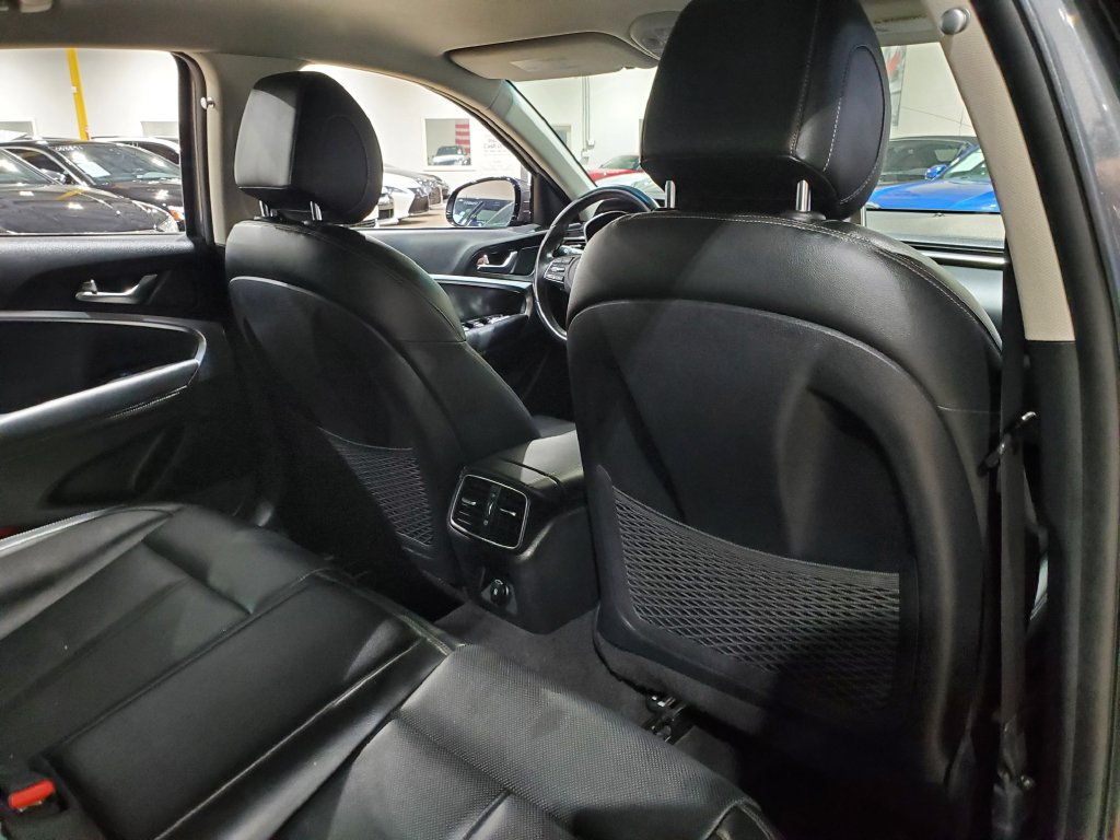 Used 2020 Genesis G70 2.0T AWD/4WD image 19