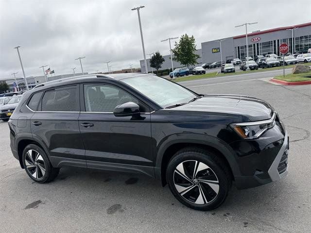 New 2025 Volkswagen Taos SE image 6