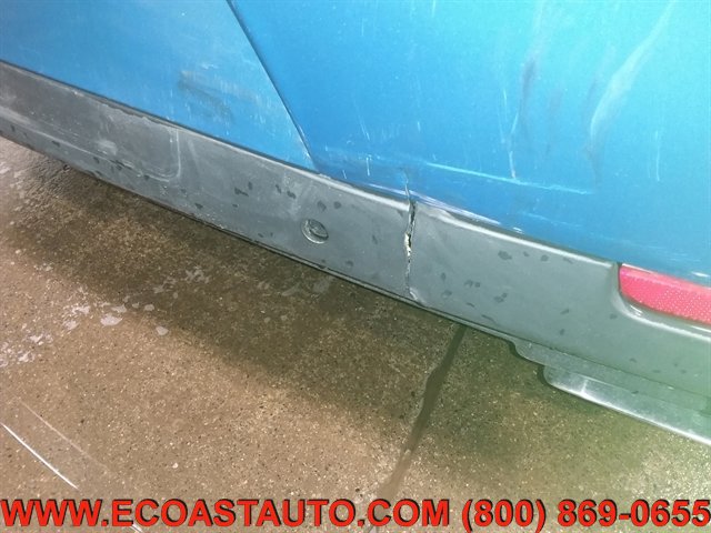 Used 2015 Dodge Challenger R/T RWD image 25