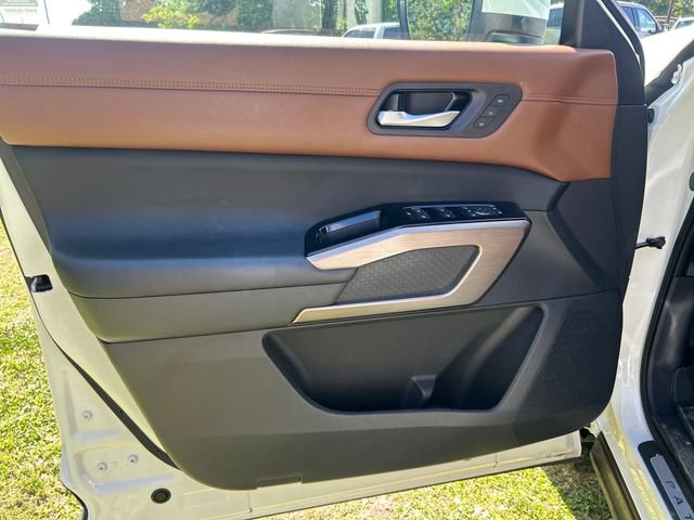 Used 2024 Nissan Pathfinder Platinum FWD image 10