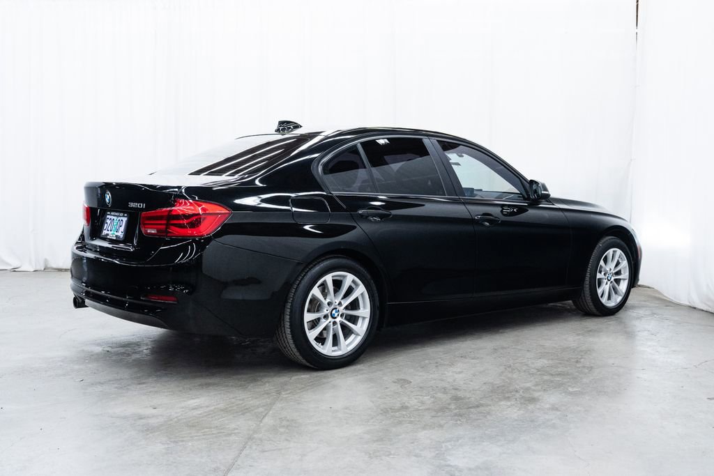 Used 2017 BMW 320i Sedan RWD image 6