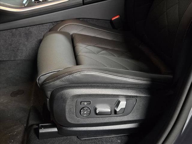 Used 2026 BMW X5 xDrive50e w/ Parking Assistance Package AWD/4WD image 4