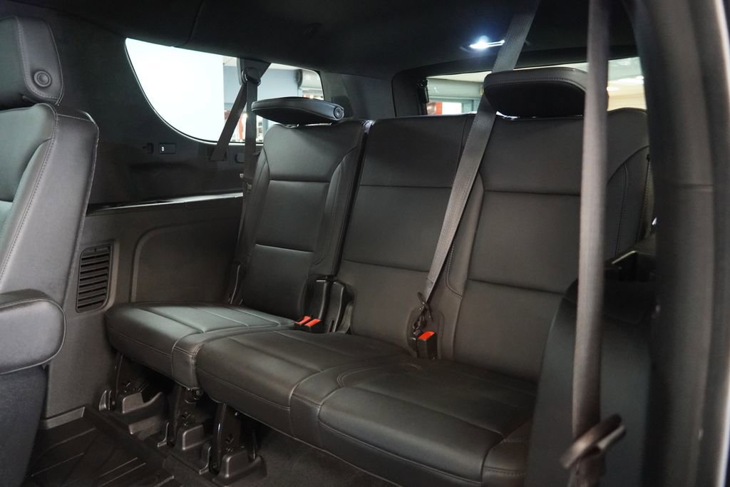 Used 2021 Chevrolet Suburban Z71 w/ Z71 Signature Package AWD/4WD image 32