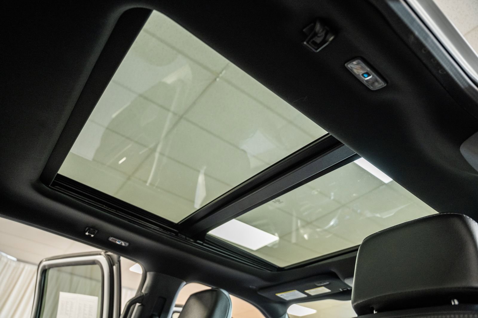 Certified 2023 Ford F150 Lariat w/ Equipment Group 502A High image 45