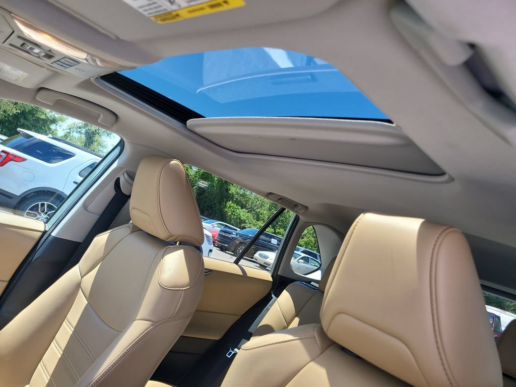Used 2020 Toyota RAV4 XLE Premium FWD image 20