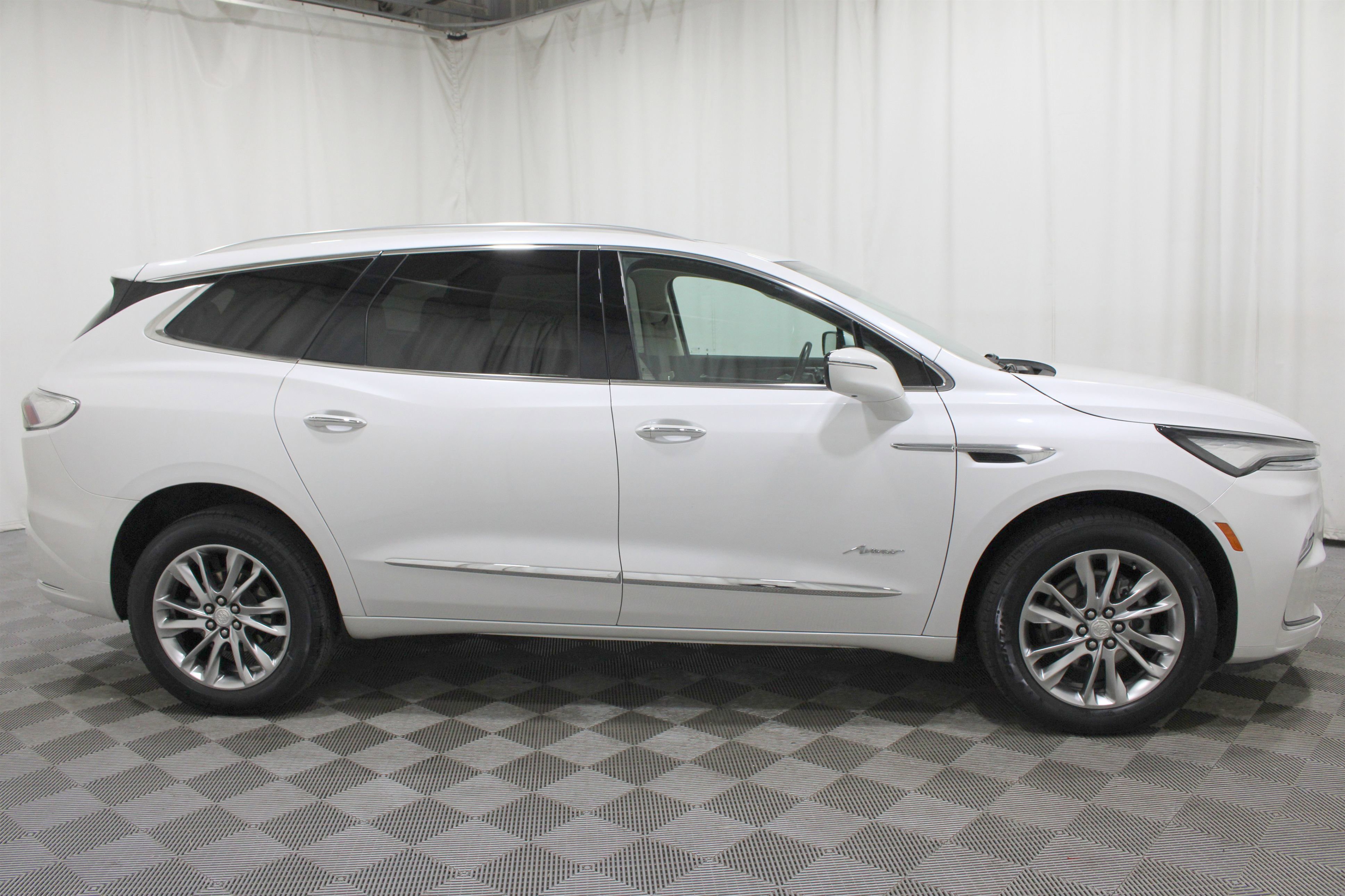 Used 2022 Buick Enclave Avenir w/ Avenir Technology Package AWD/4WD image 23