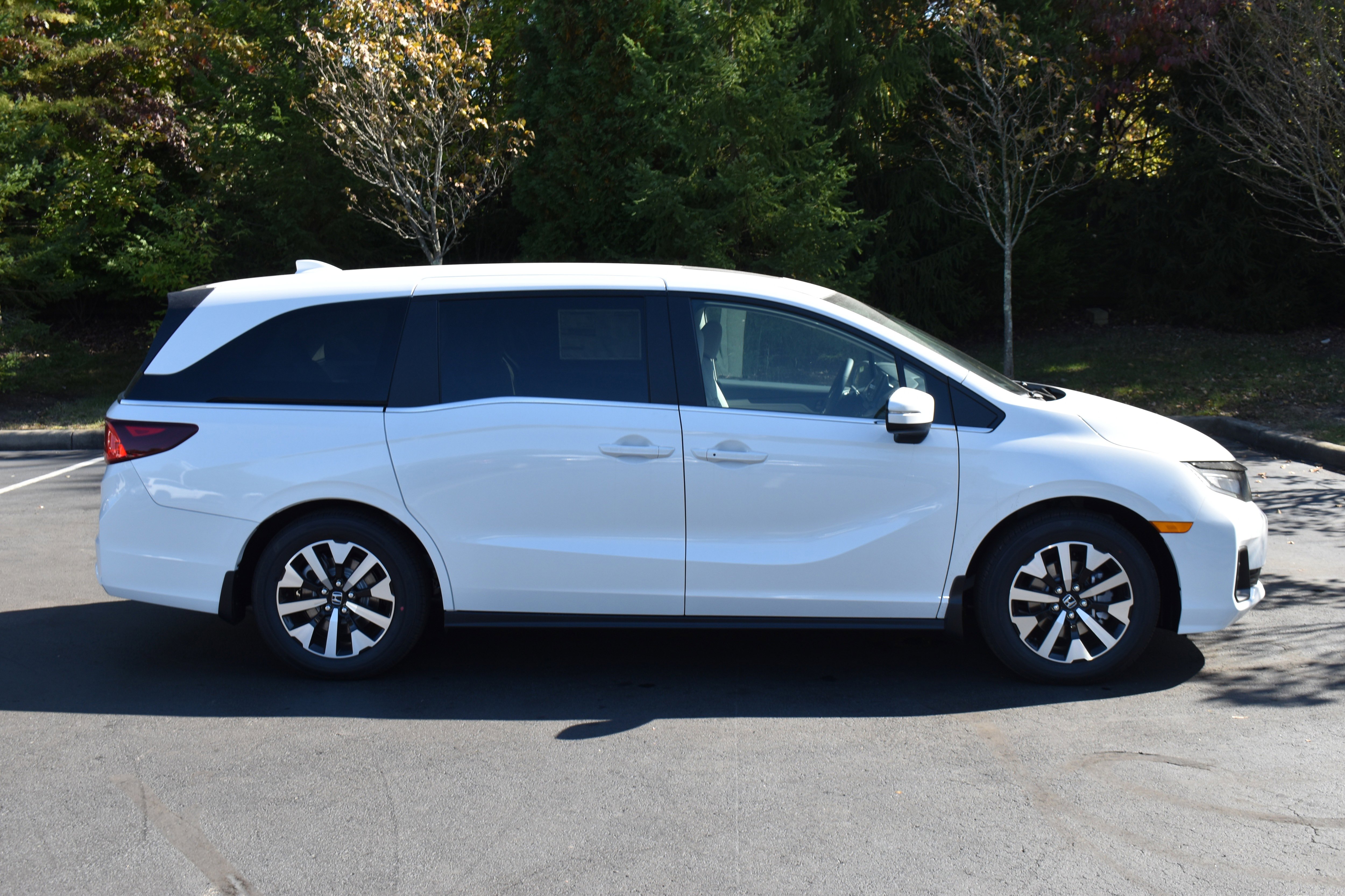 New 2025 Honda Odyssey EX-L image 9