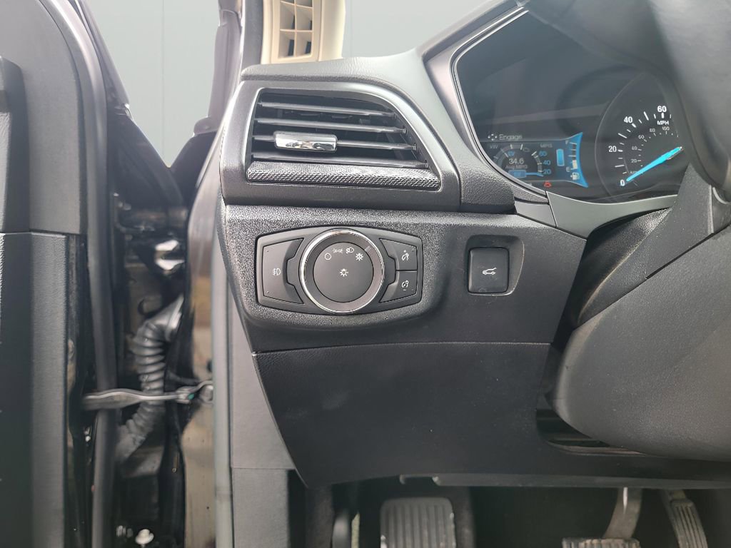 Used 2018 Ford Fusion SE w/ Equipment Group 601A image 15
