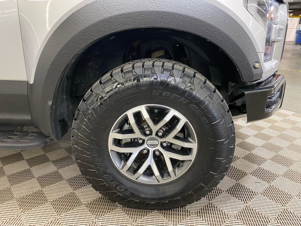 Used 2018 Ford F150 Raptor w/ Equipment Group 802A Luxury image 3