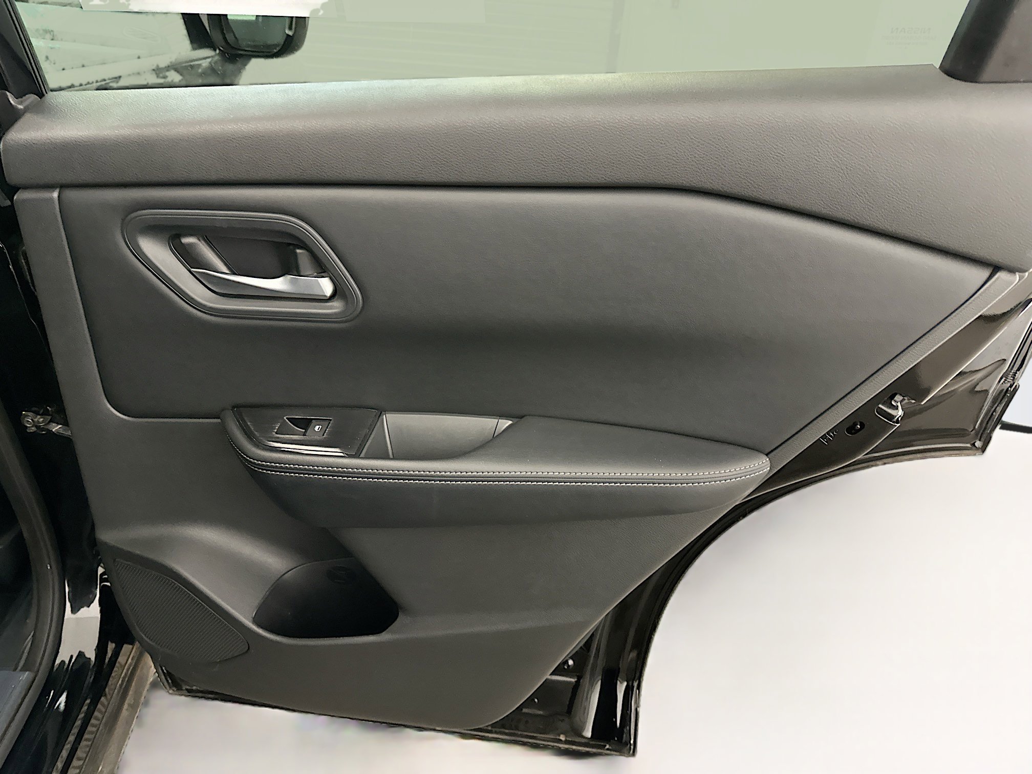 Used 2025 Nissan Rogue SV image 31