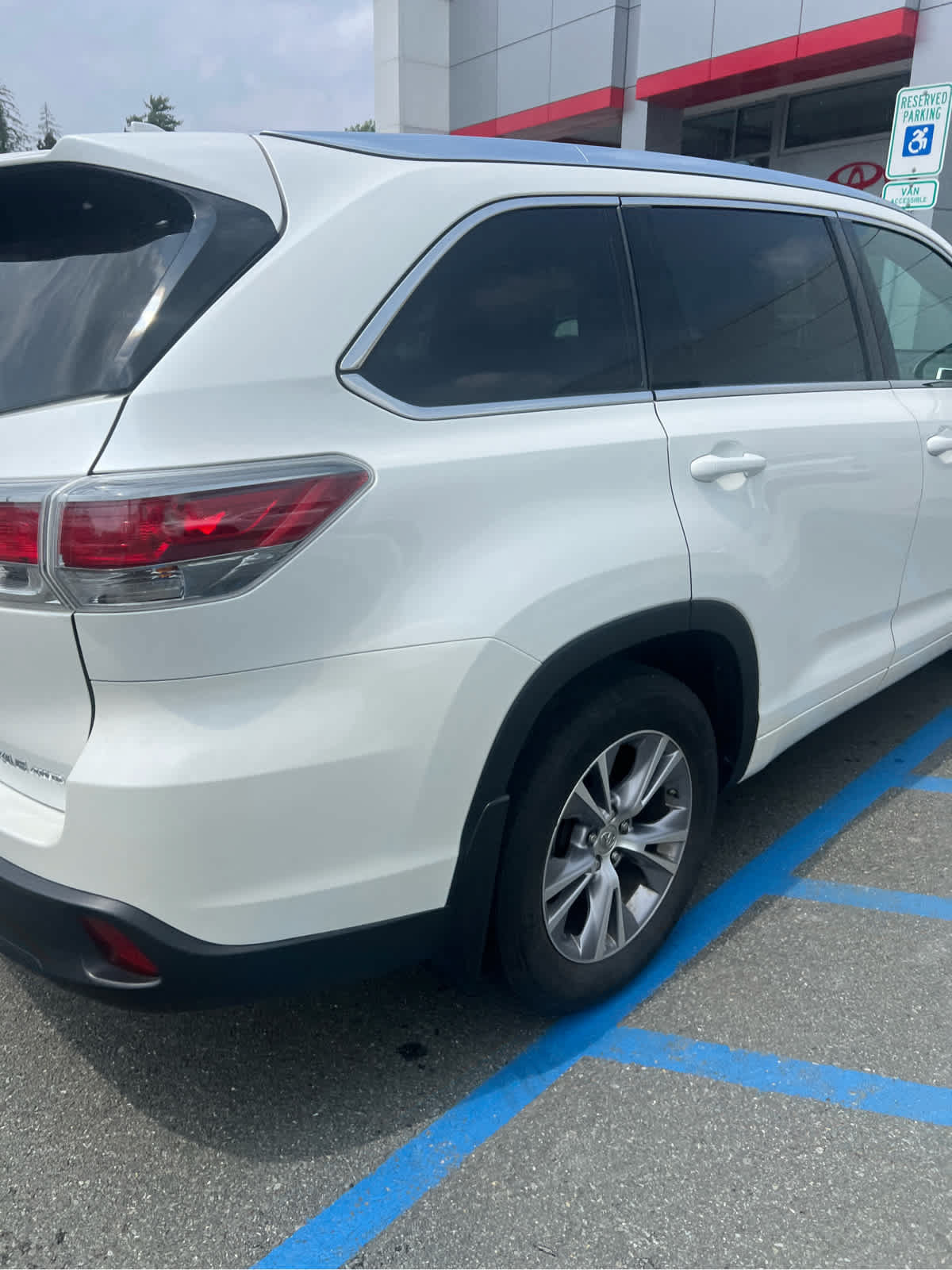 Used 2015 Toyota Highlander XLE AWD/4WD image 13