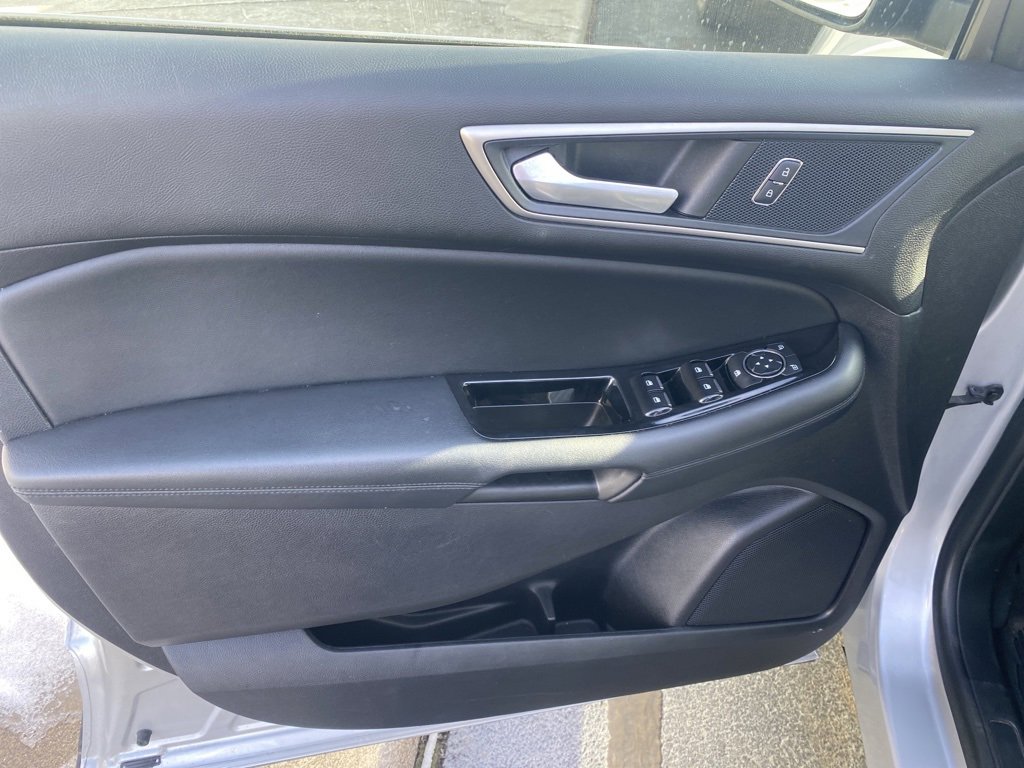 Used 2019 Ford Edge SEL w/ Equipment Group 201A image 3