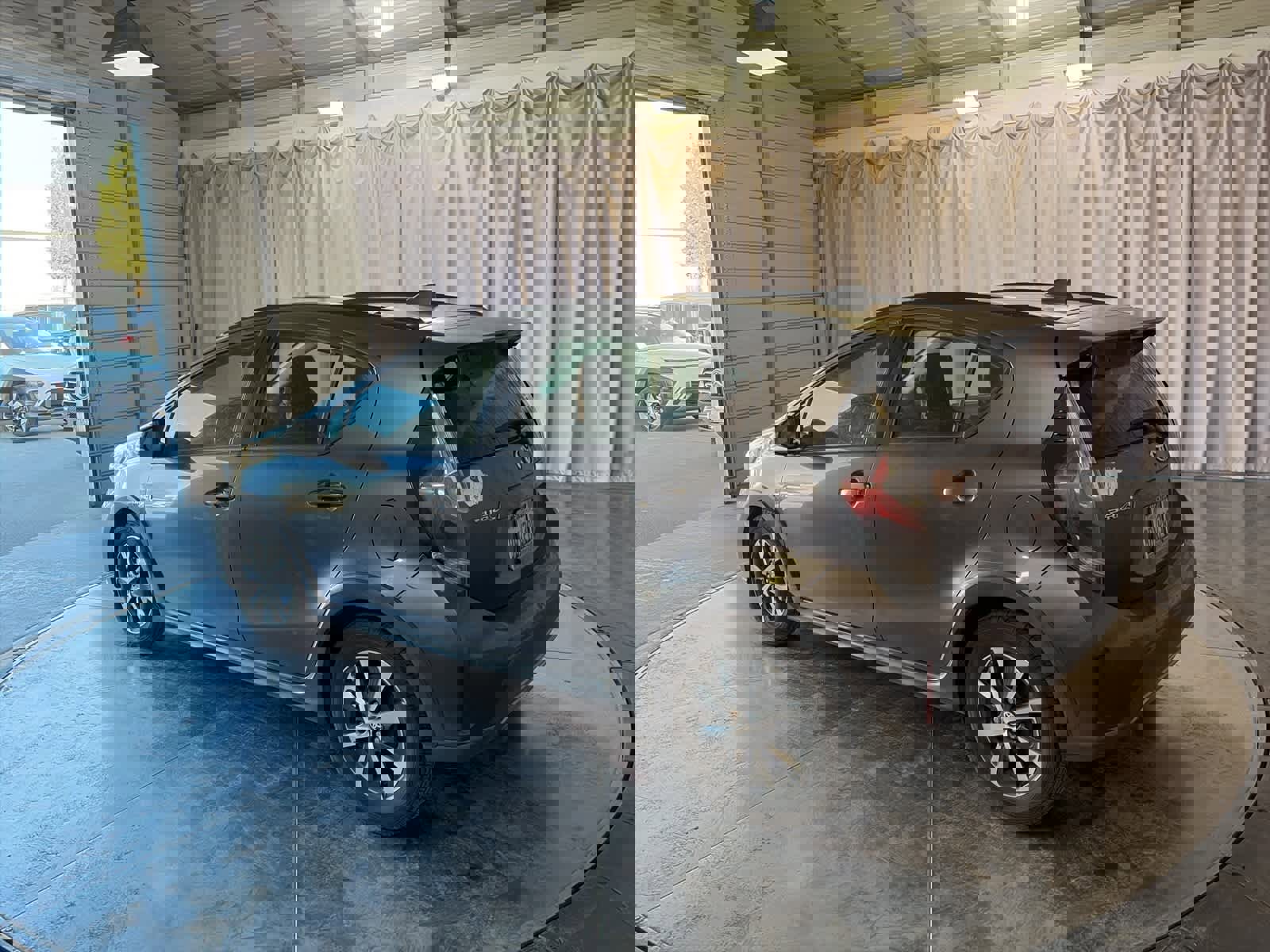 Used 2018 Toyota Prius C One image 15