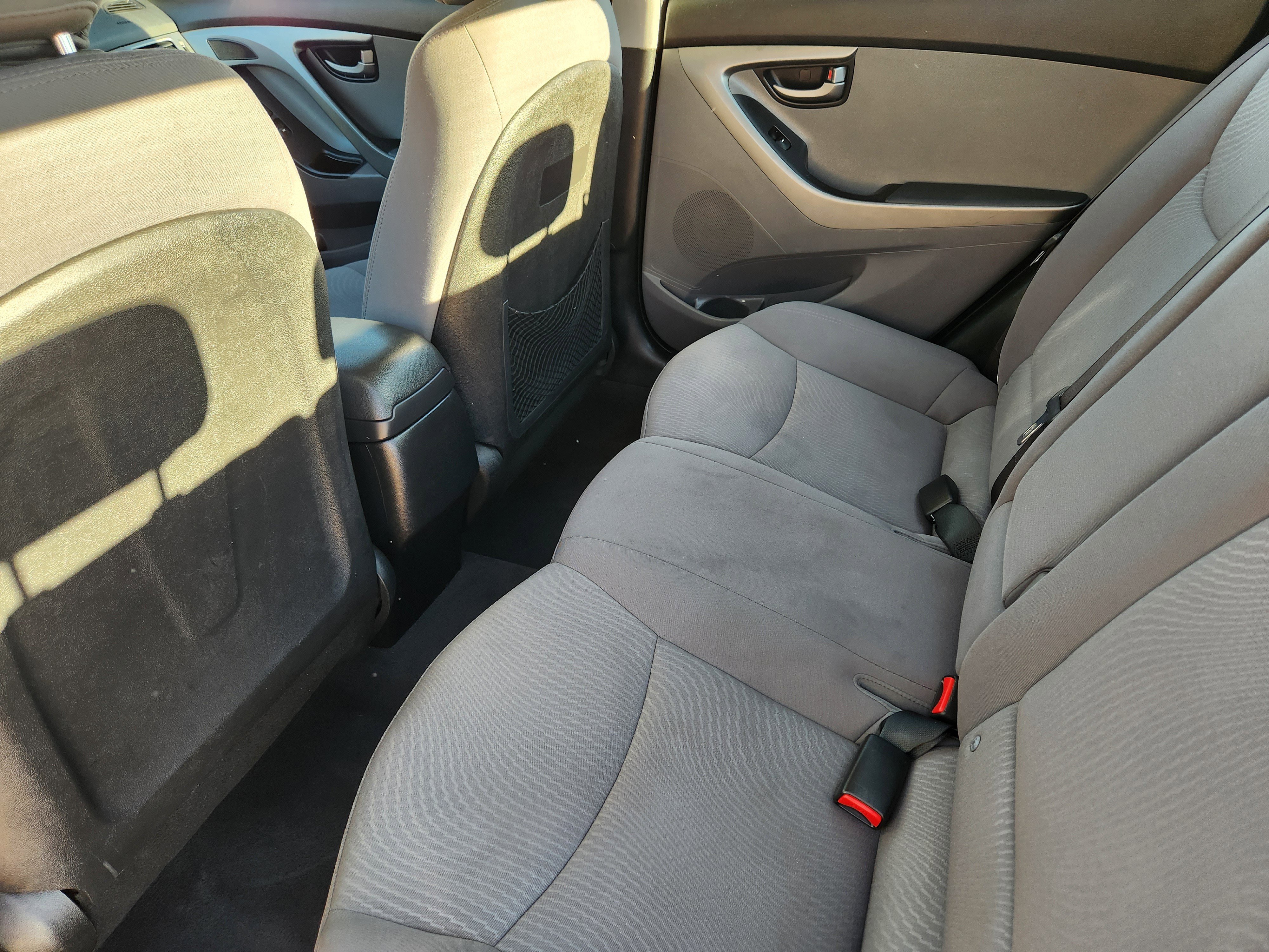 Used 2015 Hyundai Elantra SE image 29