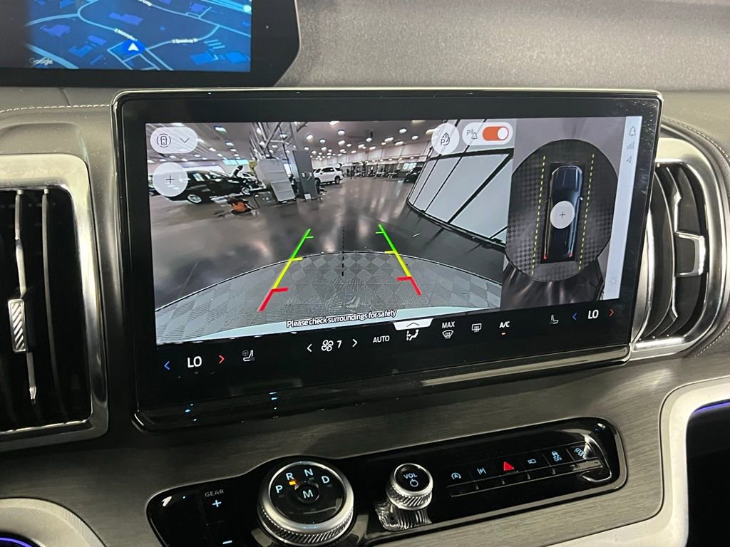 Used 2025 Ford Expedition Platinum image 17