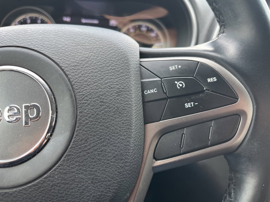 Used 2021 Jeep Cherokee Latitude Lux w/ Comfort/Convenience Group image 16