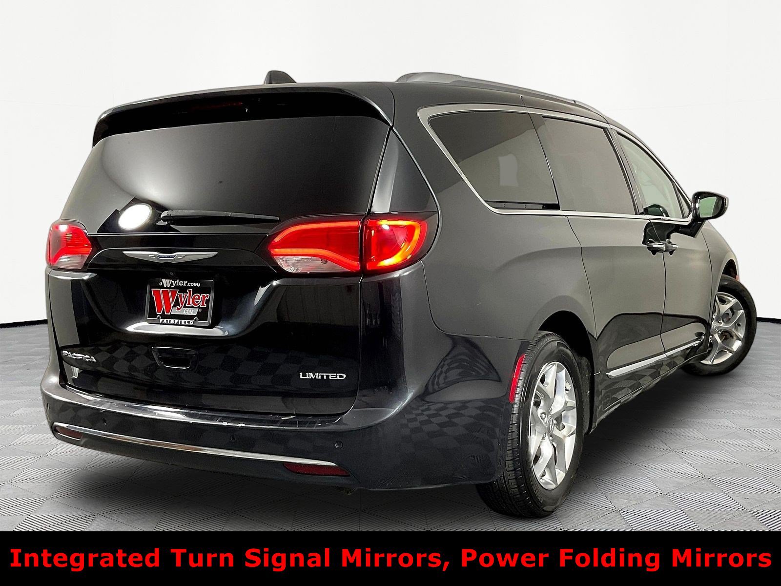 Used 2018 Chrysler Pacifica Limited FWD image 6