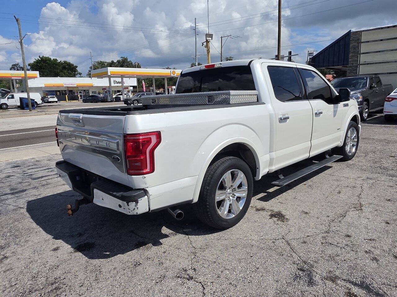 Used 2015 Ford F150 Platinum w/ Equipment Group 701A Luxury RWD image 5