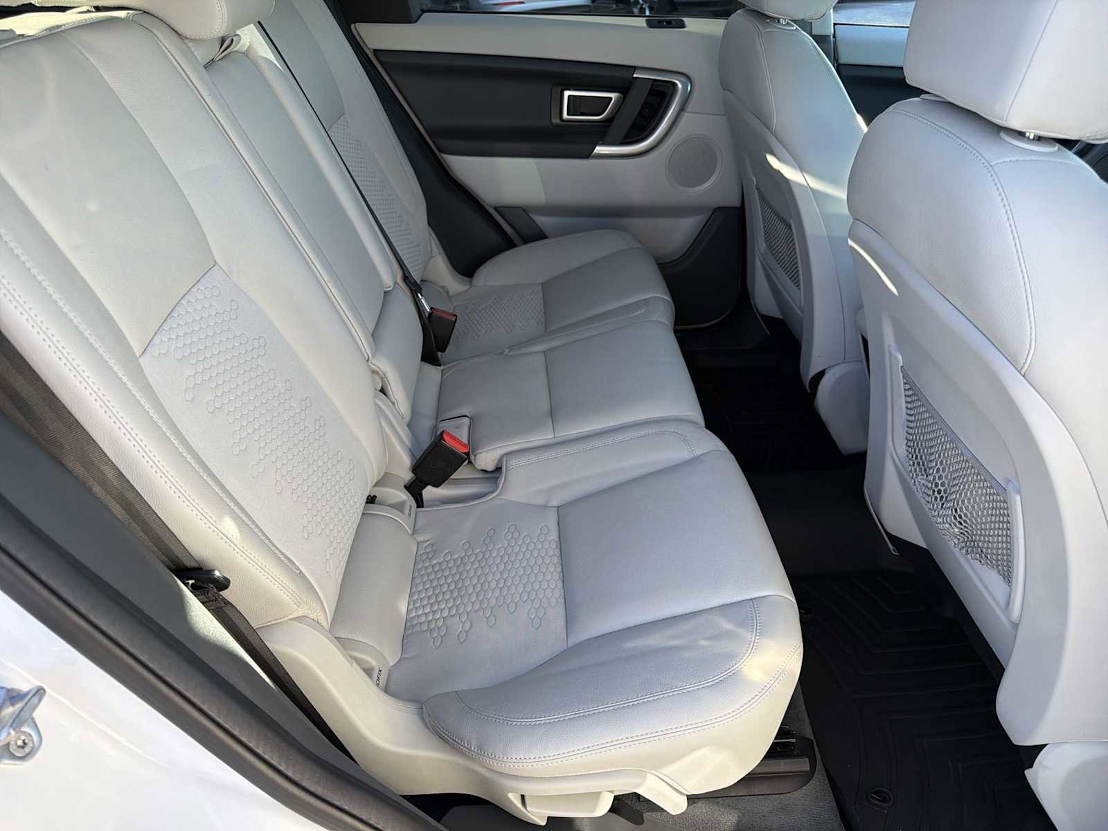 Used 2016 Land Rover Discovery Sport SE image 20