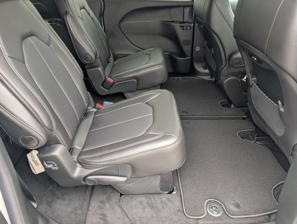 New 2027 Chrysler Pacifica Select FWD image 28