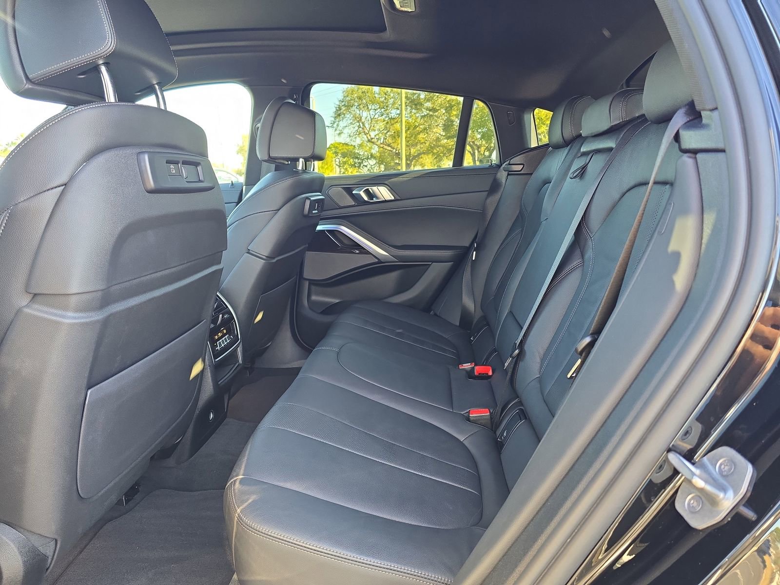 Used 2021 BMW X6 sDrive40i w/ Premium Package image 13