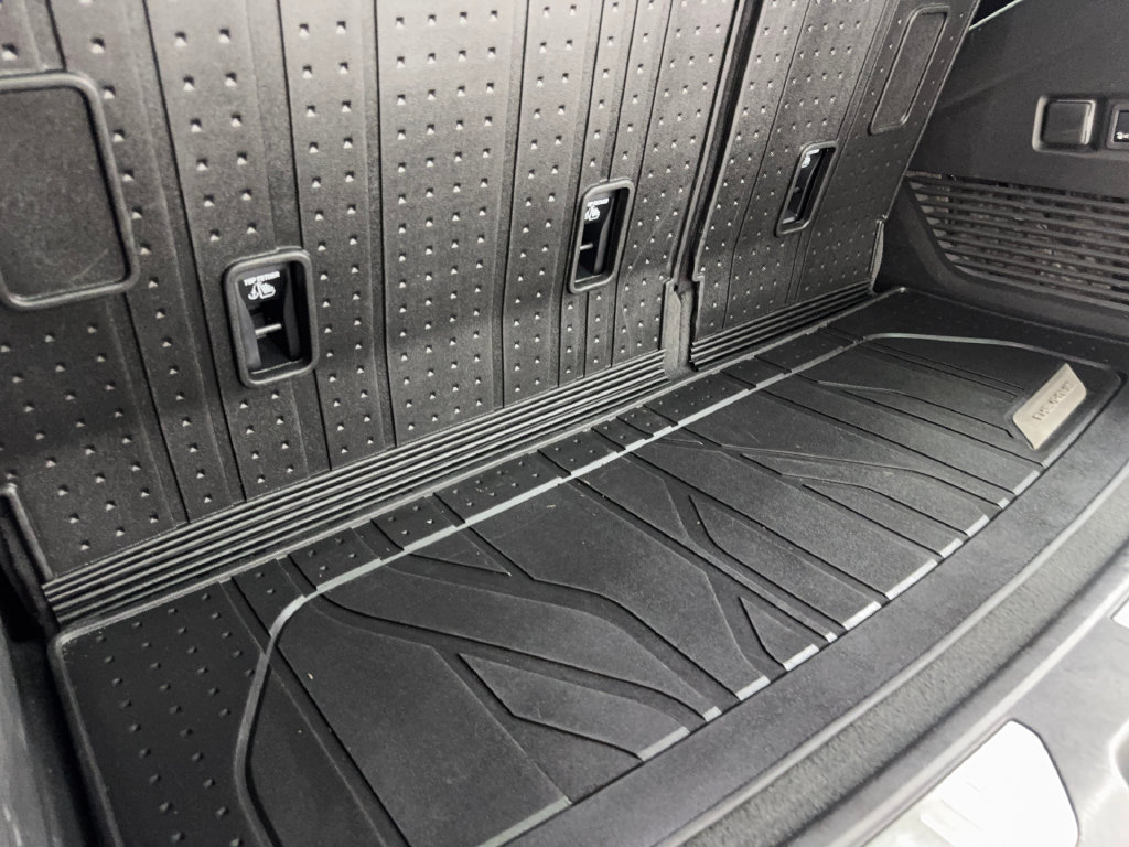 Used 2025 Chevrolet Tahoe Premier RWD image 87