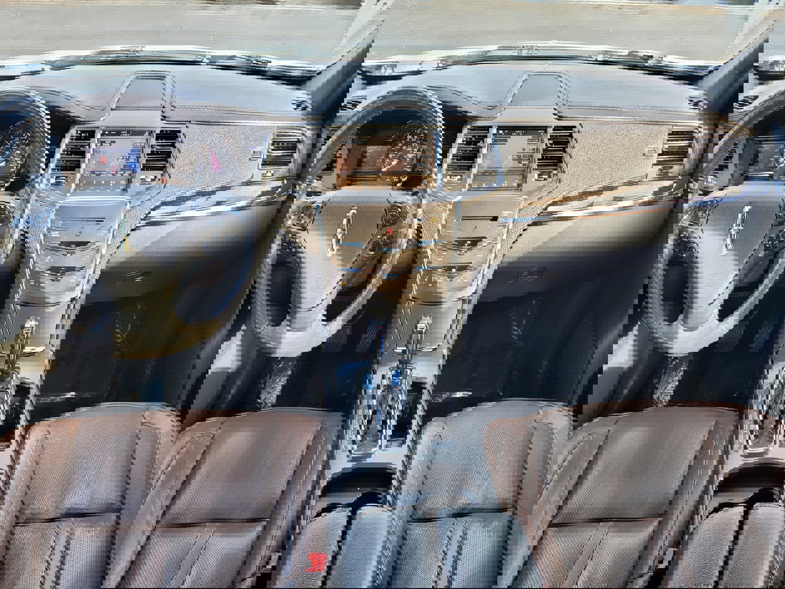 Used 2016 Lincoln MKS image 24