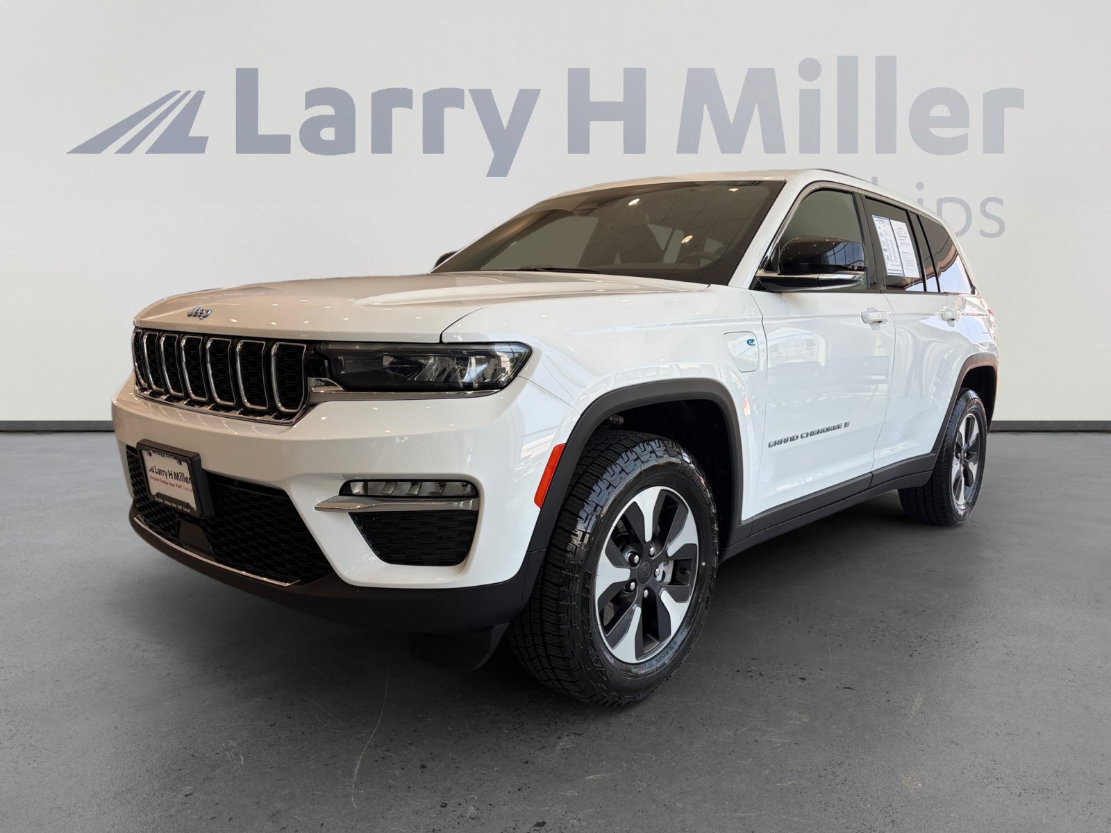Used 2024 Jeep Grand Cherokee Limited 4xe AWD/4WD image 1