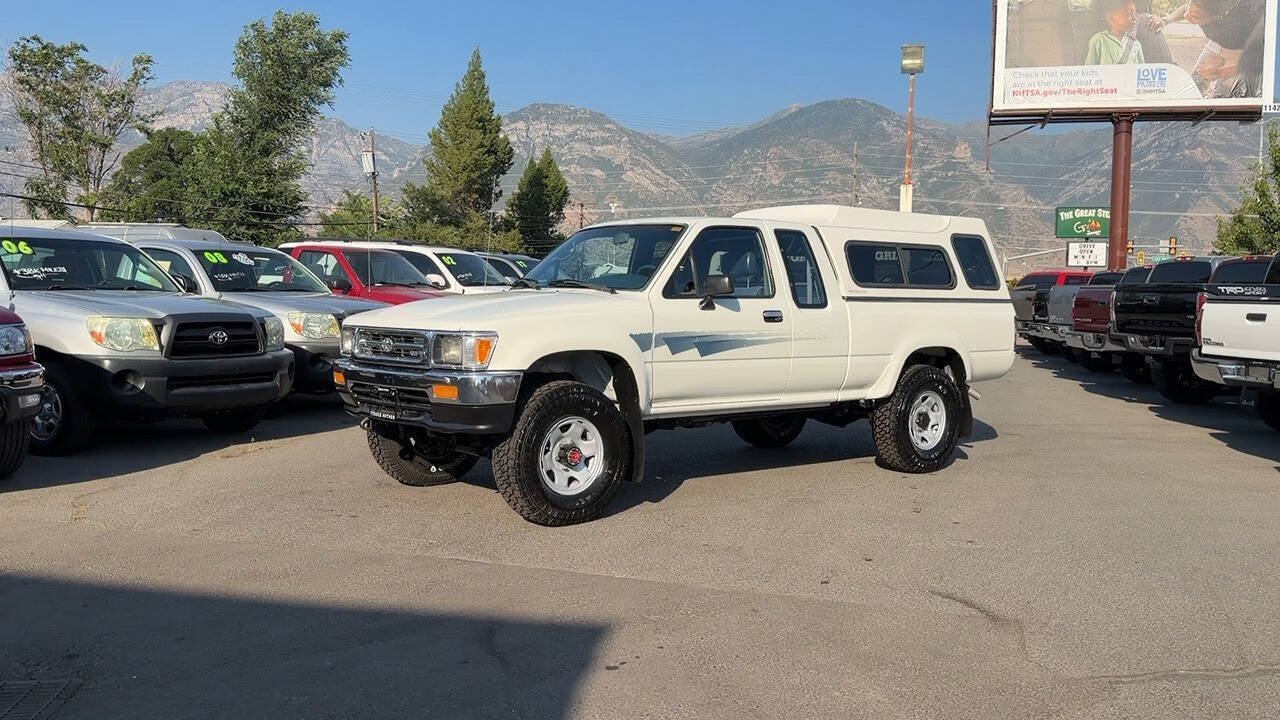 Used 1992 Toyota Pickup Deluxe AWD/4WD video 1
