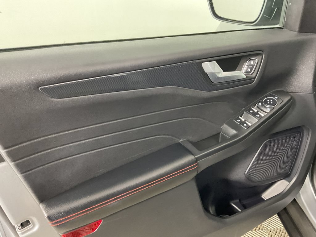 Used 2024 Ford Escape ST-Line FWD image 16