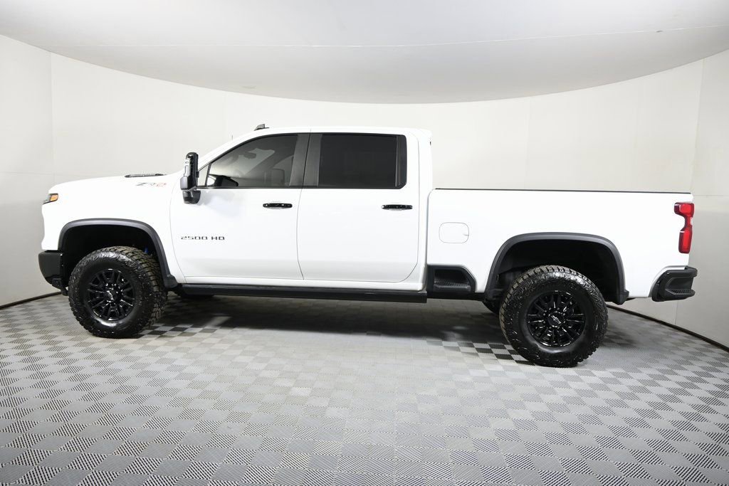 Used 2024 Chevrolet Silverado 2500 ZR2 w/ Technology Package image 3