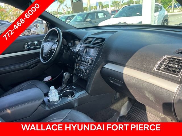 Used 2017 Ford Explorer XLT image 4
