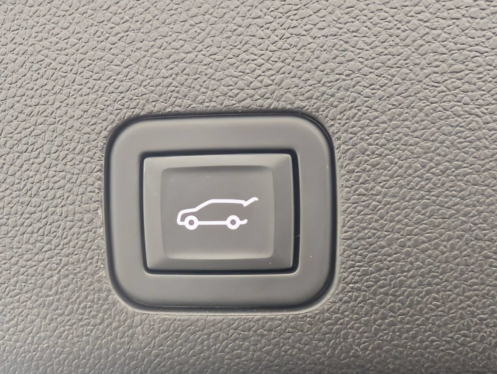 Certified 2024 GMC Yukon XL Denali AWD/4WD image 34