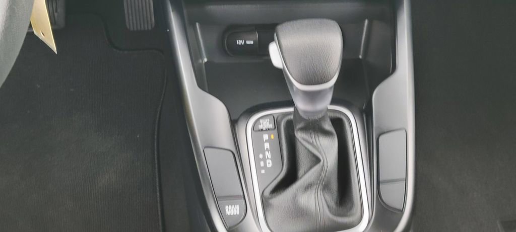 Used 2025 Kia Soul LX w/ LX Technology Package FWD image 14