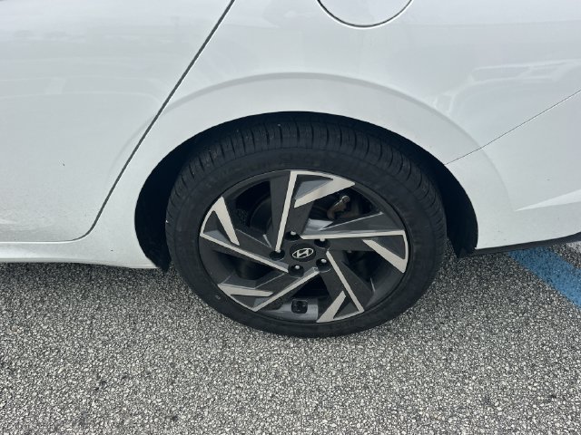 Certified 2024 Hyundai Elantra Limited FWD image 10