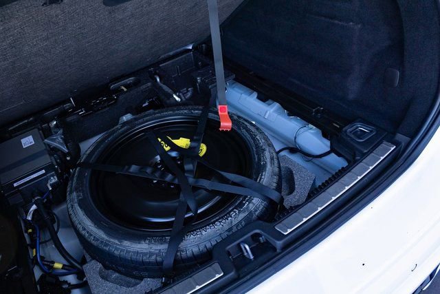 Used 2023 Volvo XC60 B5 Plus image 22