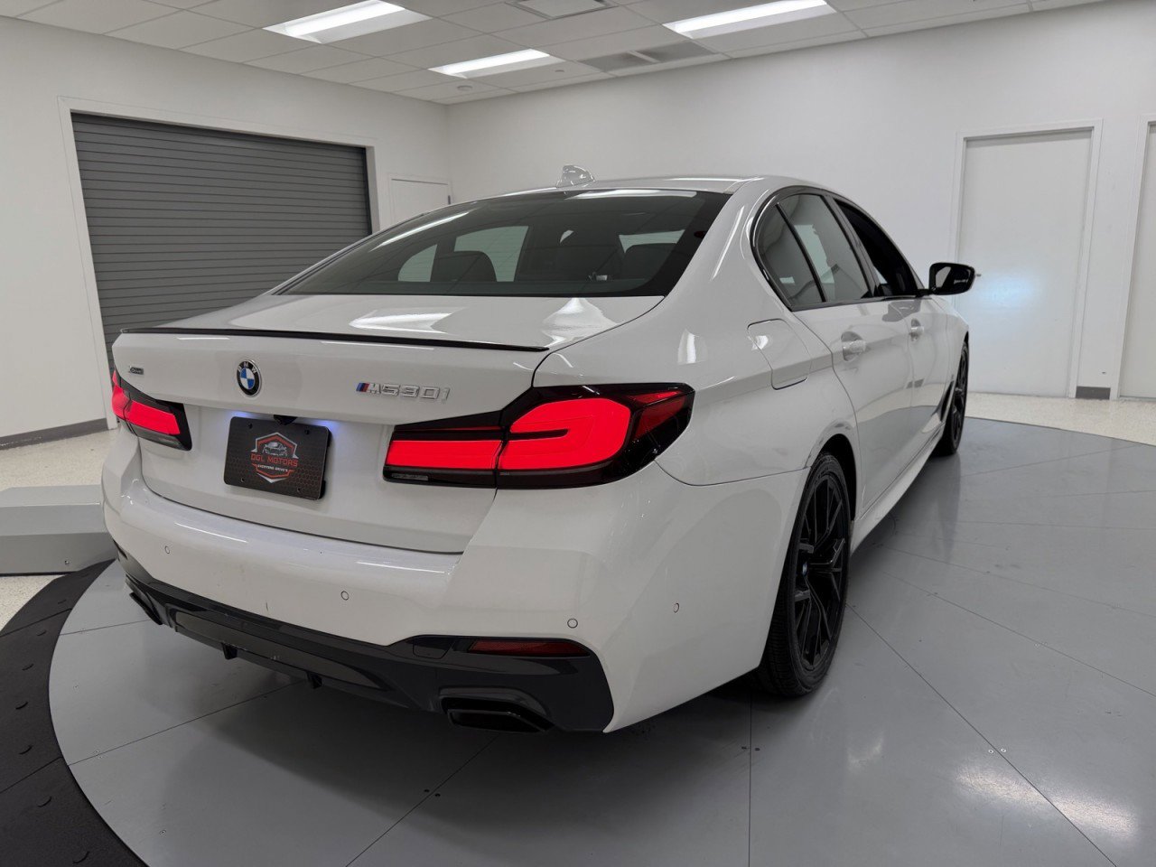 Used 2023 BMW 530i xDrive w/ Executive Package image 71