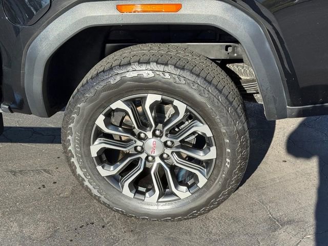 Used 2024 GMC Canyon Denali image 4