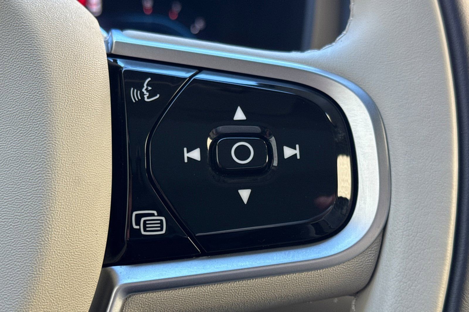 Used 2025 Volvo V60 B5 Cross Country Ultra w/ Protection Package Premier image 29