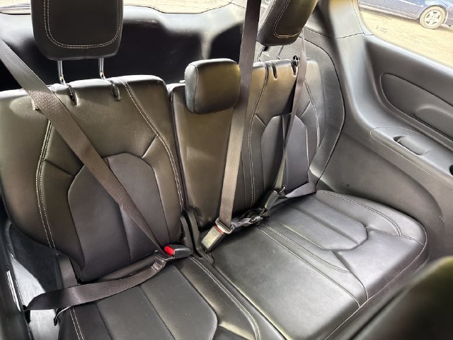 Used 2025 Chrysler Pacifica Select FWD image 18