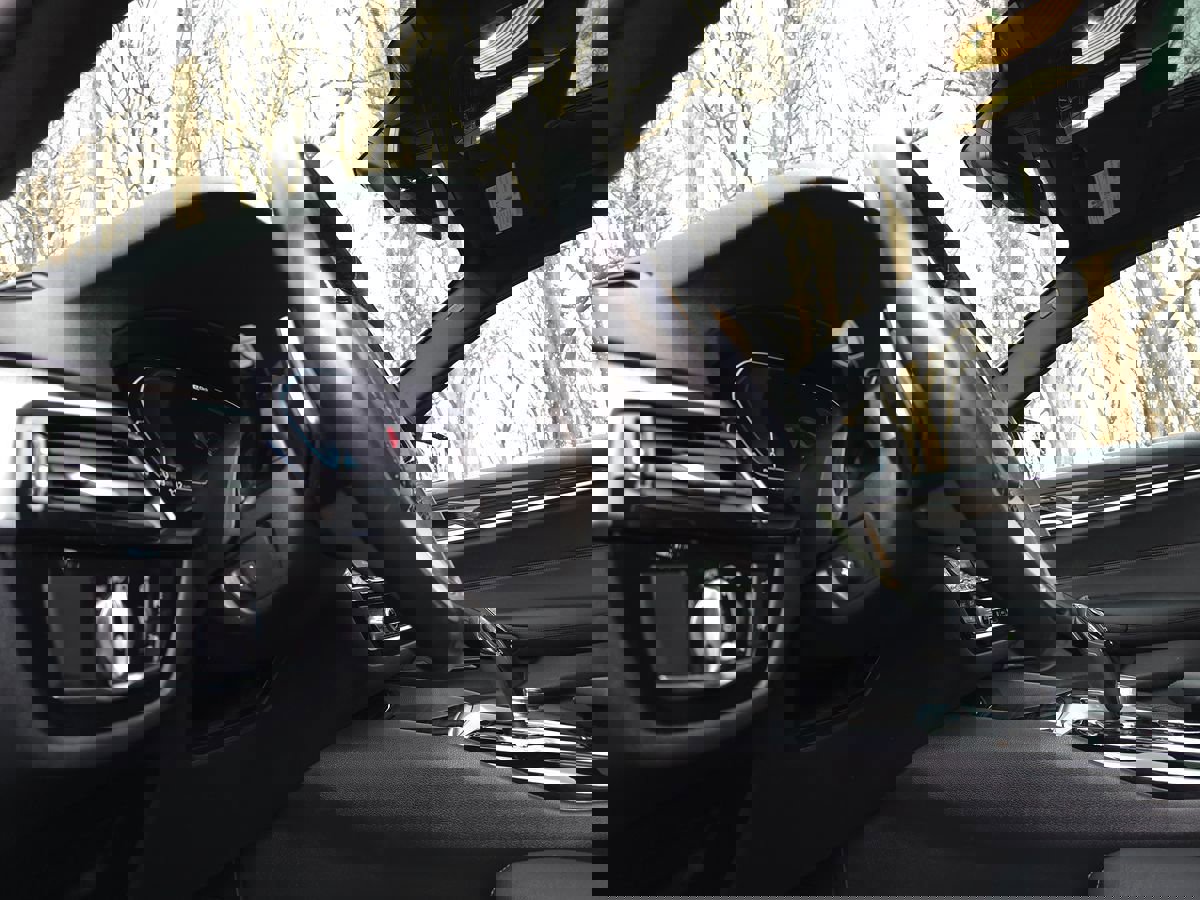 Used 2023 BMW 530e xDrive w/ Premium Package image 28