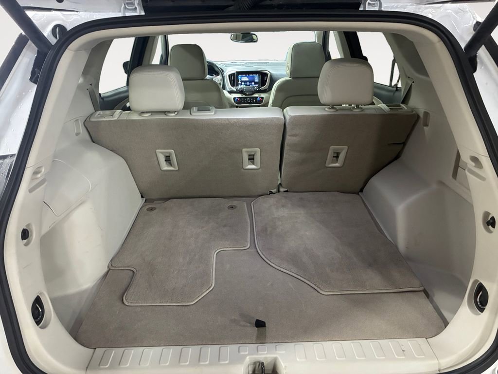 Used 2024 GMC Terrain Denali w/ Denali Premium Package image 18